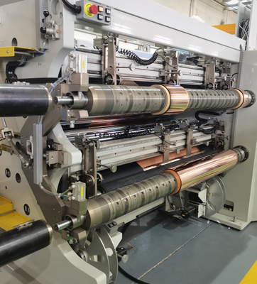 Máquina de reviravoltar de corte branco da série 1800 DSP Max. 150M por minuto Velocidade mecânica